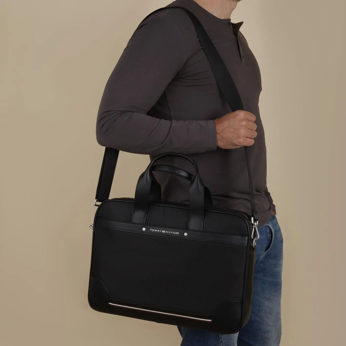 Central Zwarte Laptoptas AM0AM11301BDS