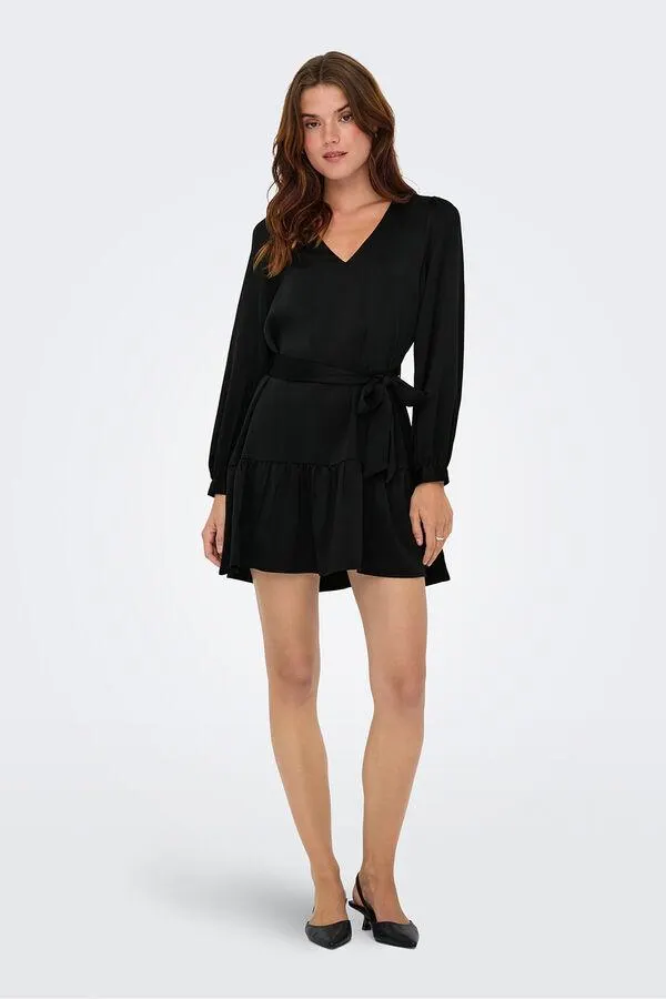 Vestido corto con cinturón