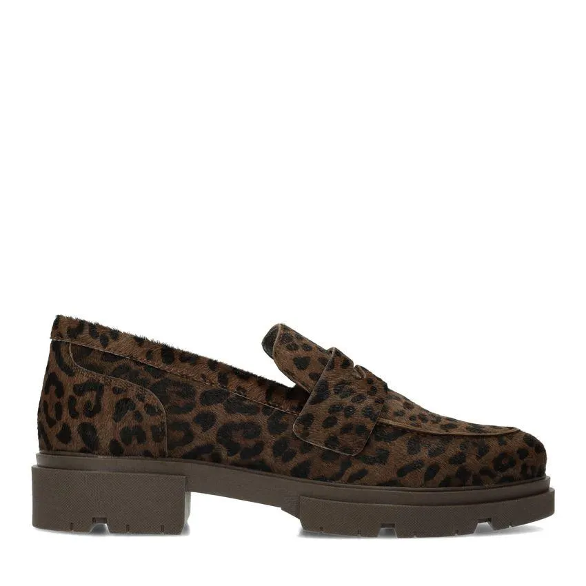 Leopard loafers met pony hair
