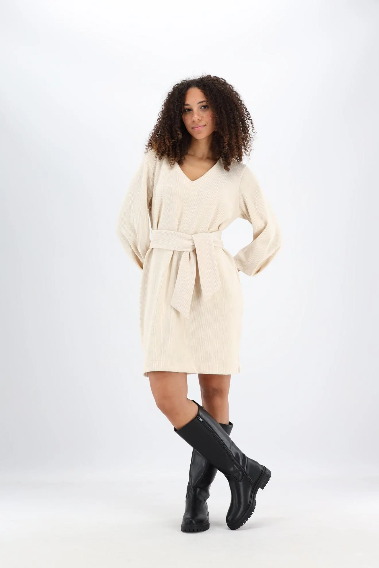 Ecru ribfluweel jurk met riem