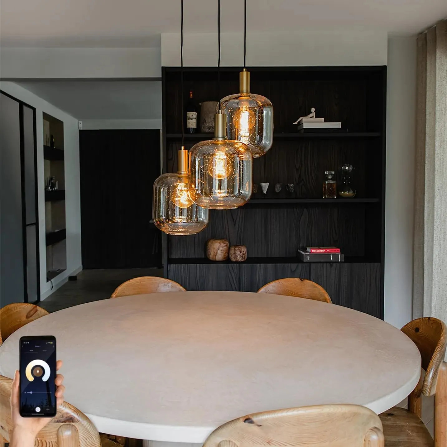 Slimme hanglamp zwart met messing en amberkleurig glas 3-lichts incl. 3 Wifi G95 - Zuzanna