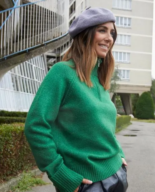 Groene gebreide trui