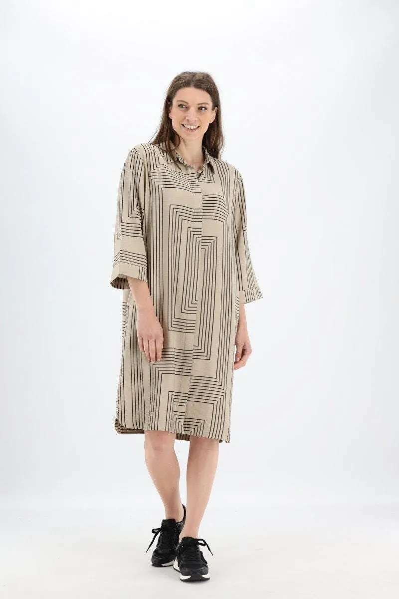 Taupe korte jurk met geometrische print