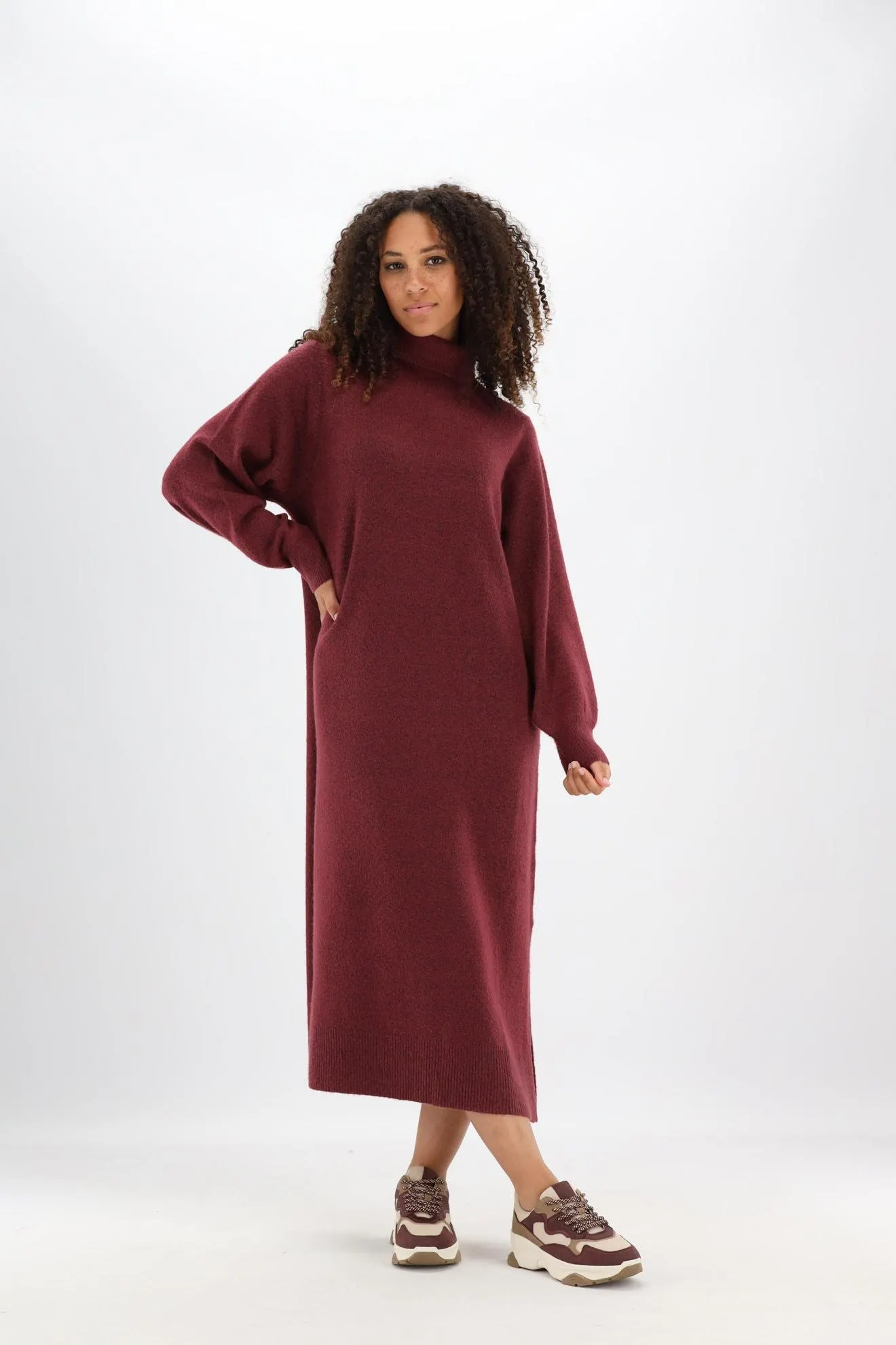 Bordeaux lang gebreide jurk met rolkraag