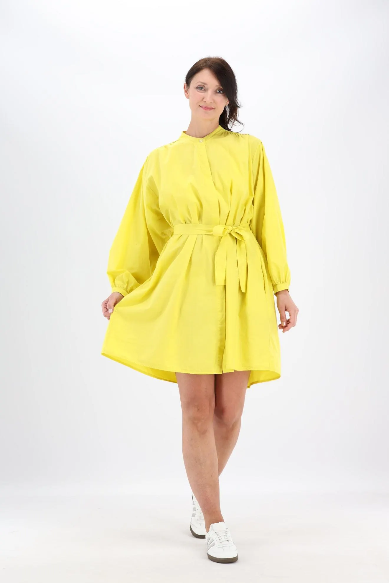 Gele korte jurk met riem