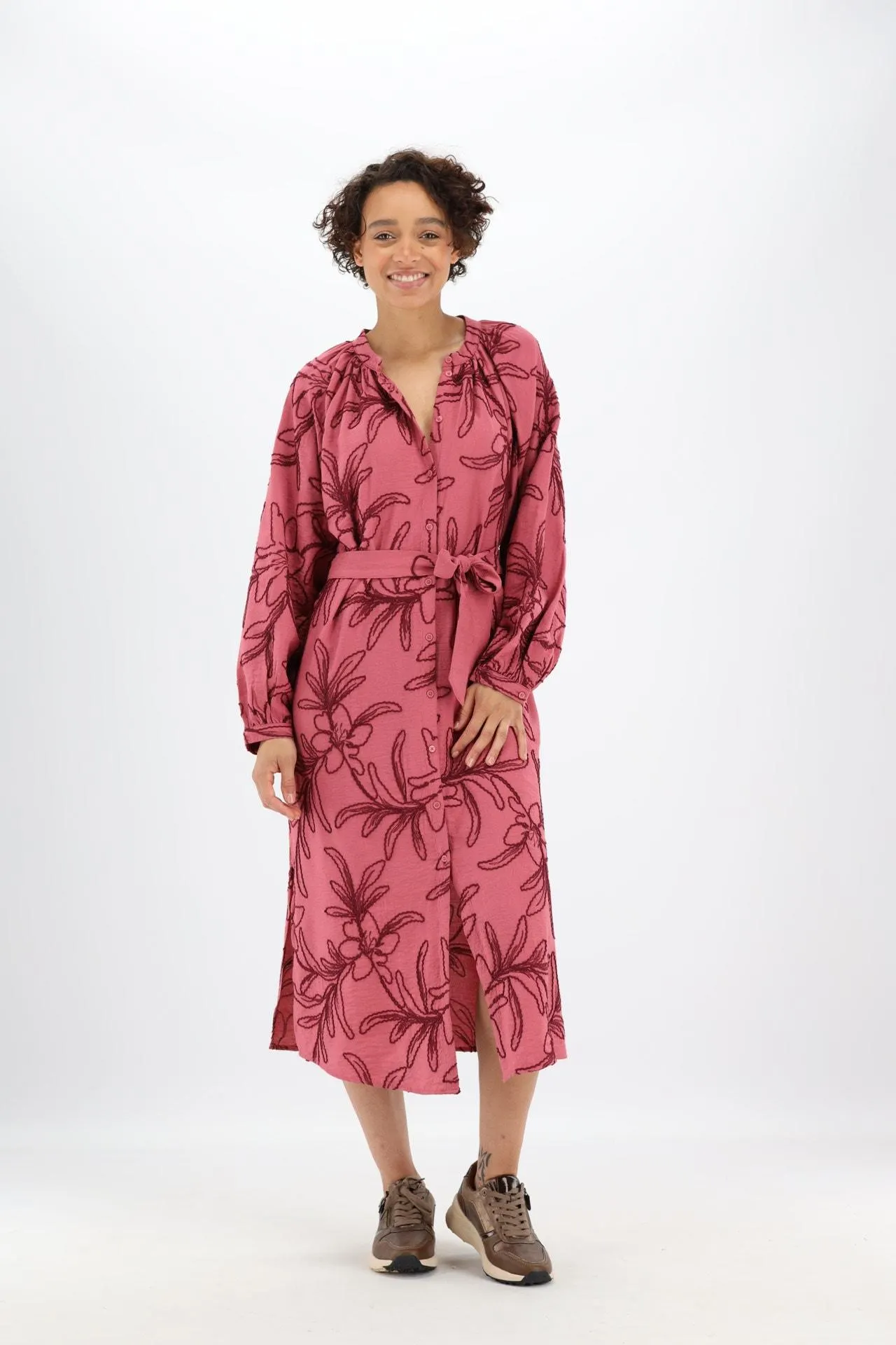 Donkerroze midi jurk met geborduurde bloemen