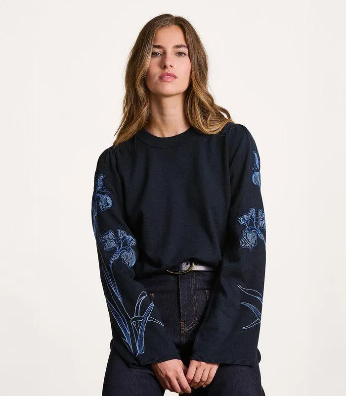 Donkerblauwe fijne gebreide trui met borduursel en lange mouwen