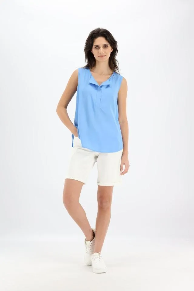 Lichtblauwe blouse zonder mouwen