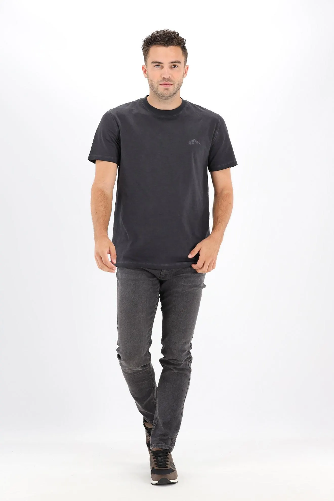 Zwart T-shirt met kleine berg