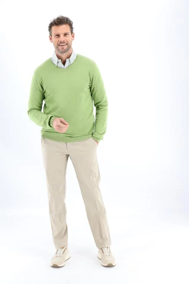 Lichtgroene trui met V-hals