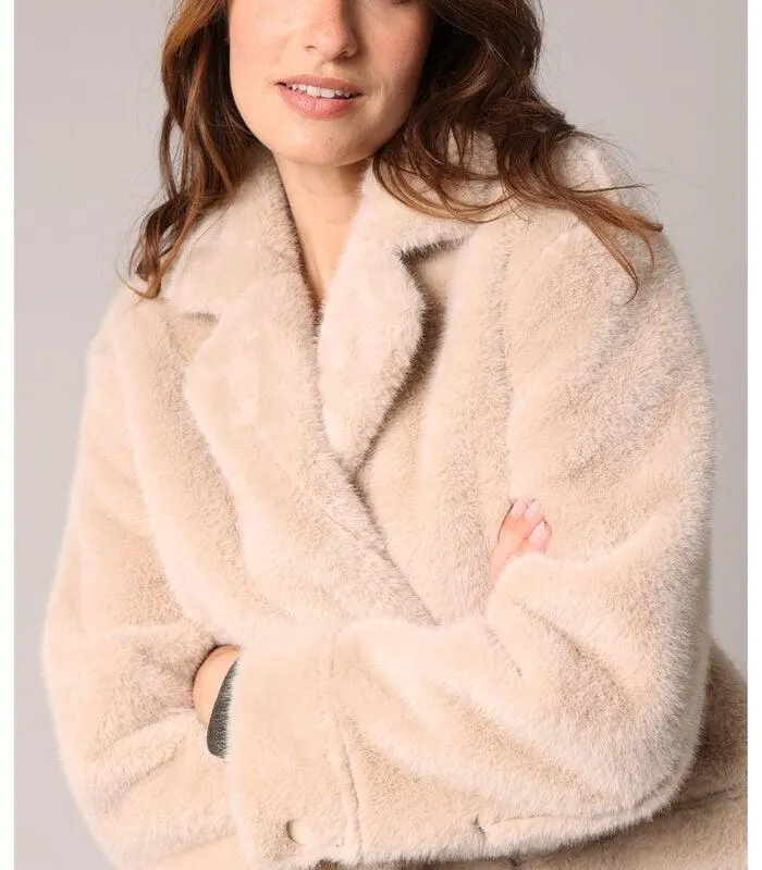 SILIA - Kort imitatiebontjasje met op maat gemaakte kraag