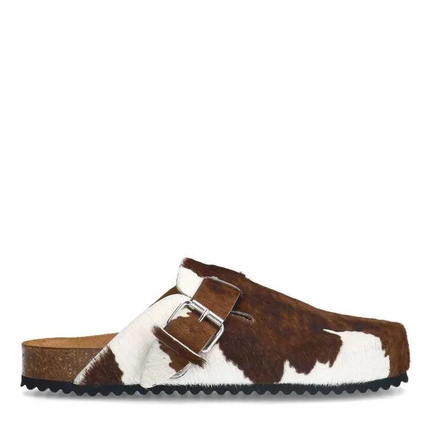 Cow clogs met gesp