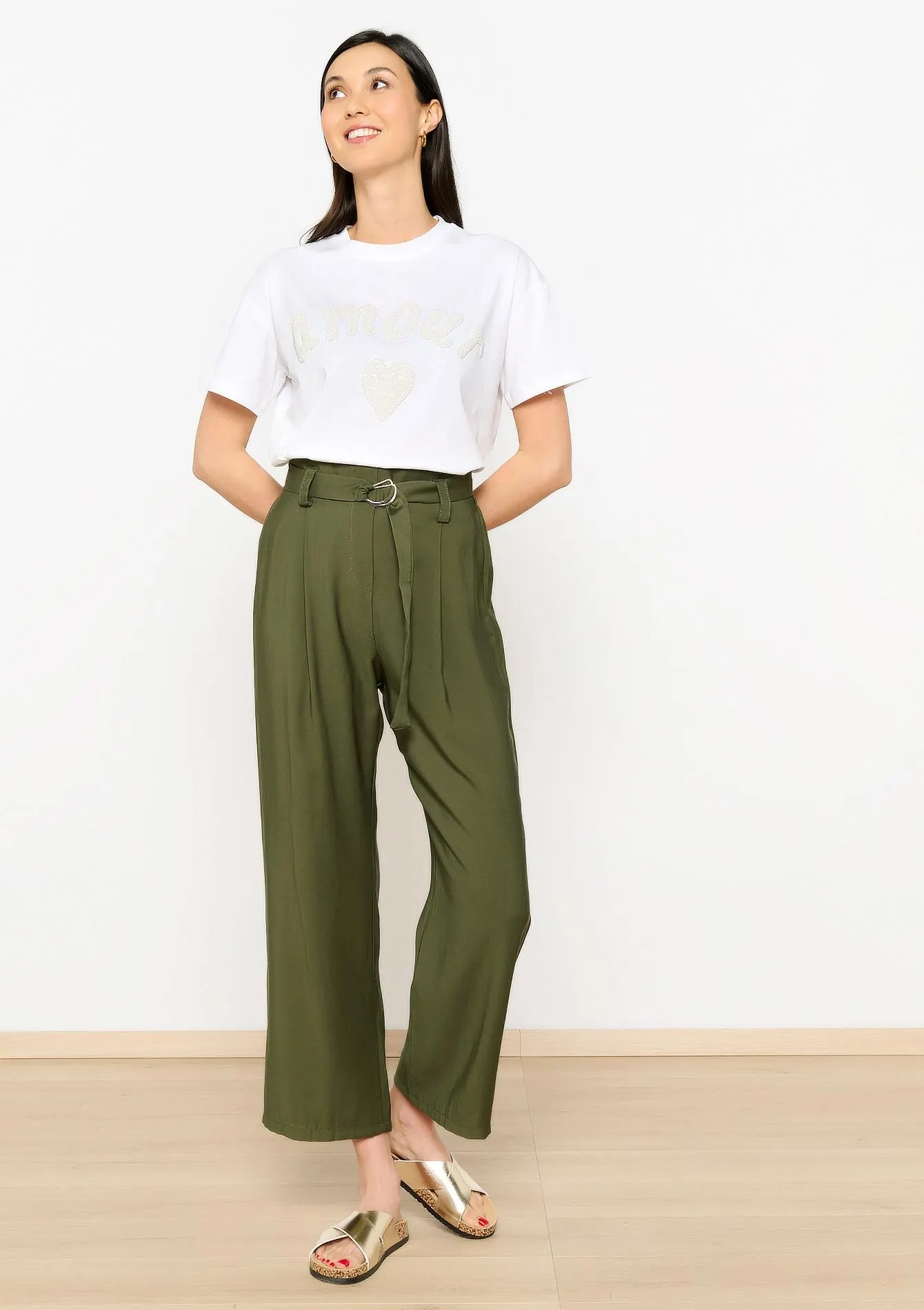 Trousers in linen look