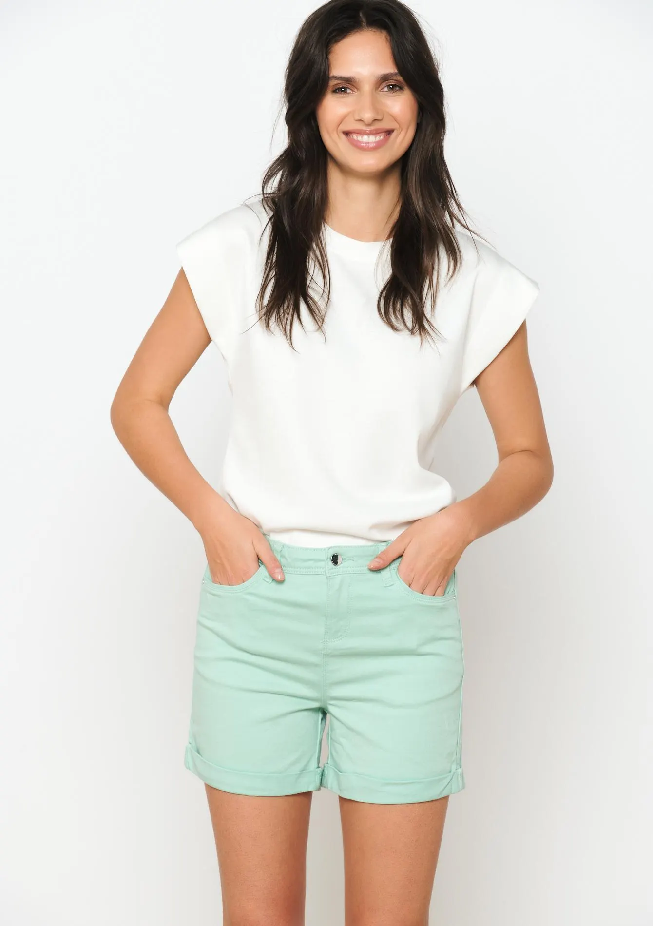 Normal-waisted shorts