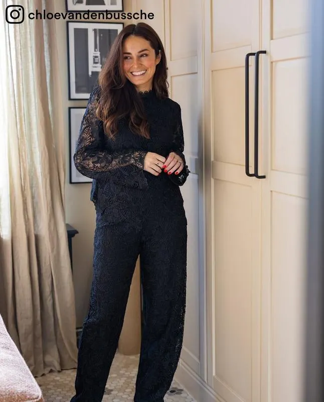 Broek met bloemenpatroon van kant