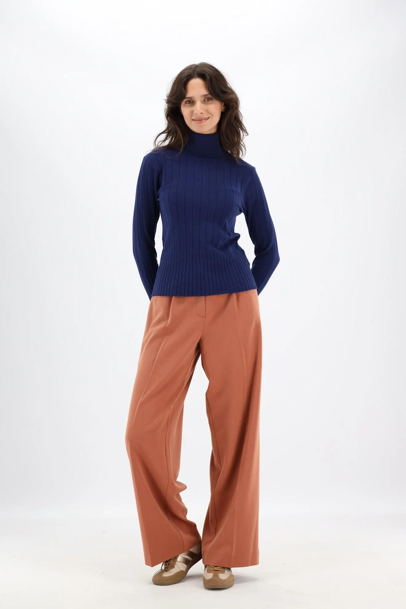 Donkerblauwe rolkraagtrui met rib