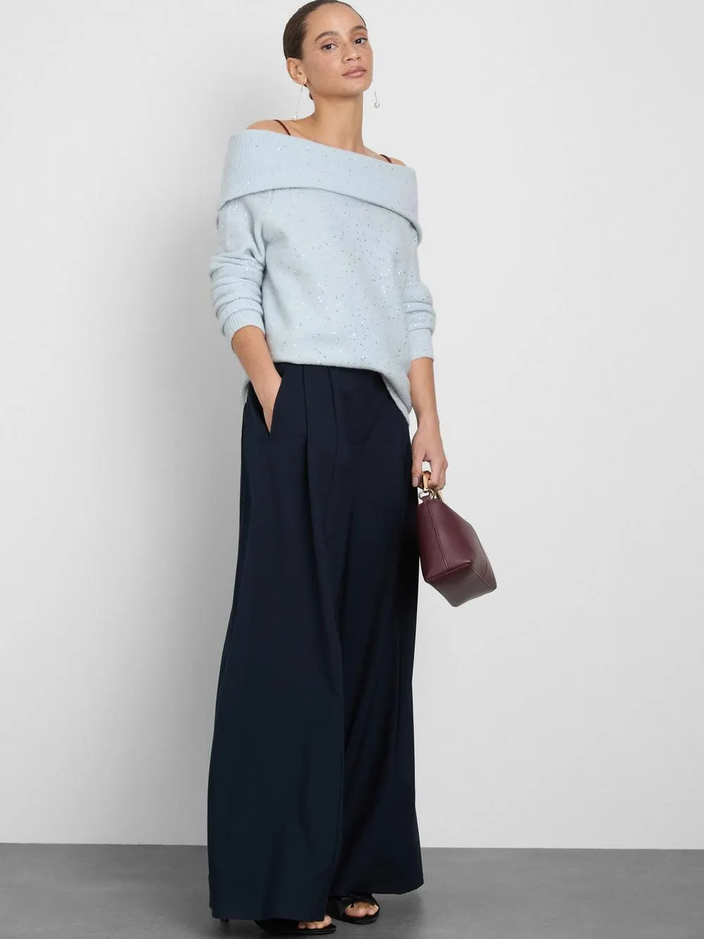 Pull brodé à encolure bateau