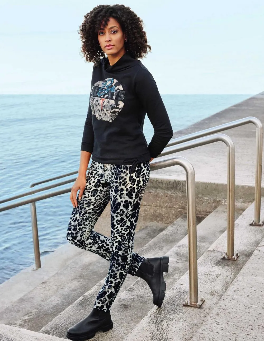 Bedrukt sweatshirt met glansaccenten