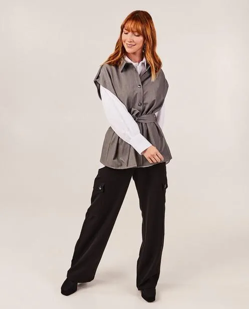 Mouwloos vest met knooplint