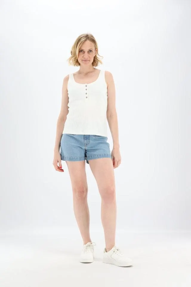 Witte rib top met 4 houten knoopjes