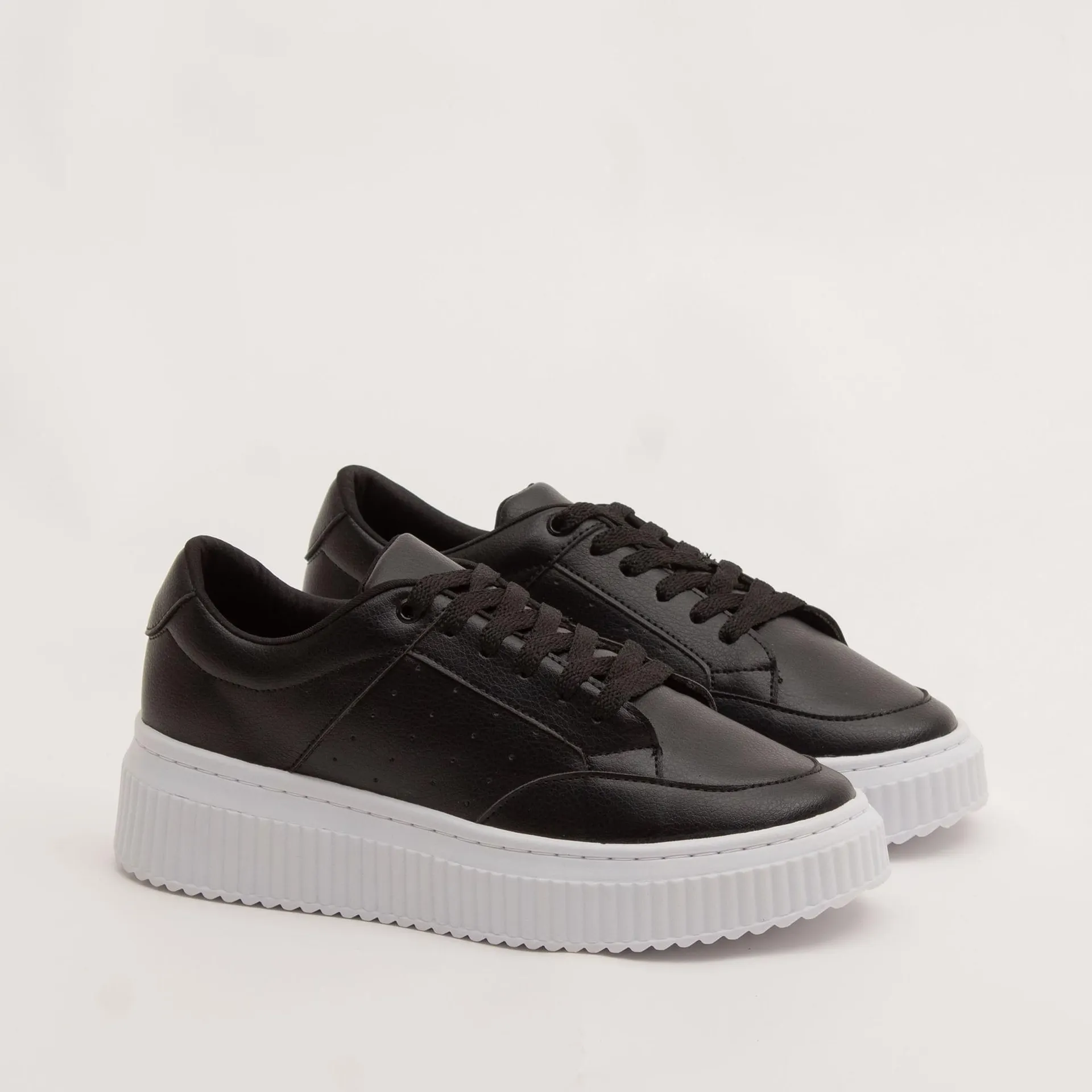 Tênis casual solado tratorado - PRETA