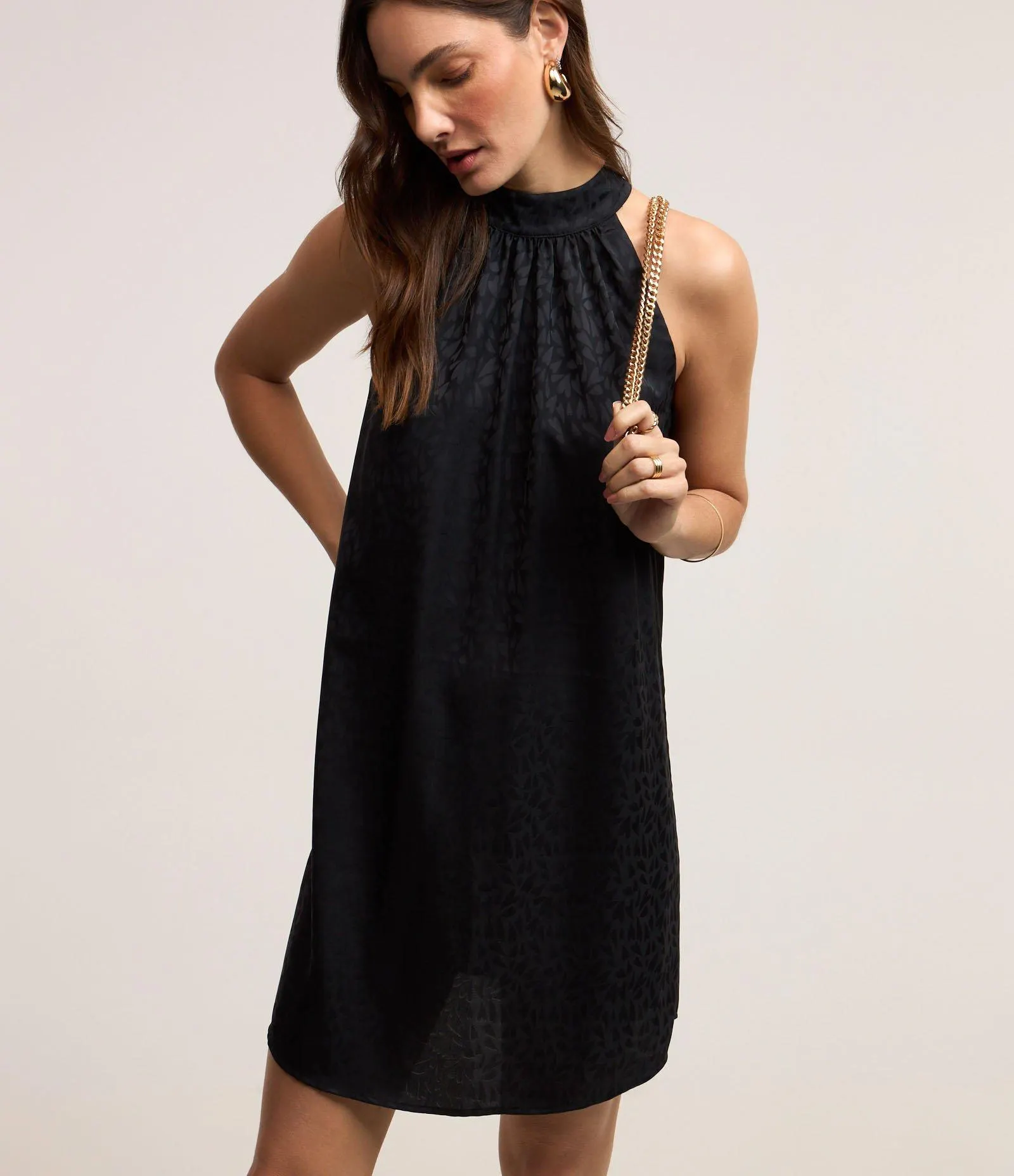 Vestido em Jacquard com Estampa Corações e Textura Acetinada Preto