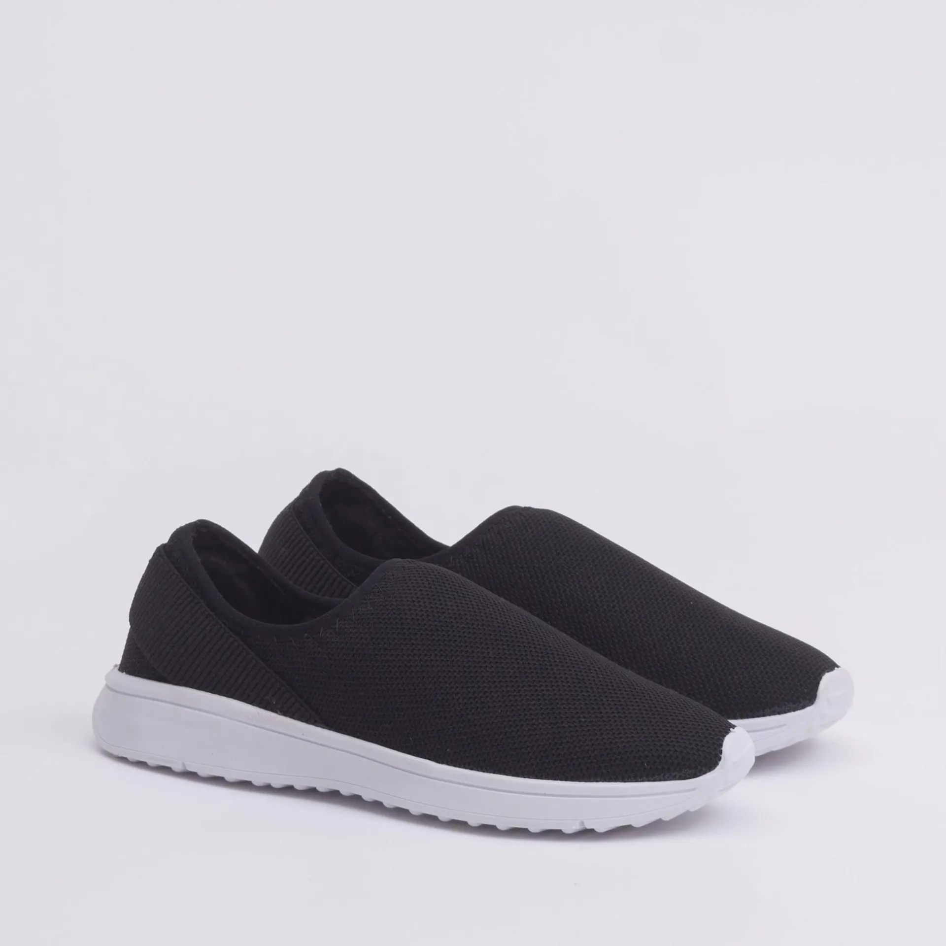 Tênis basico em malha - PRETA