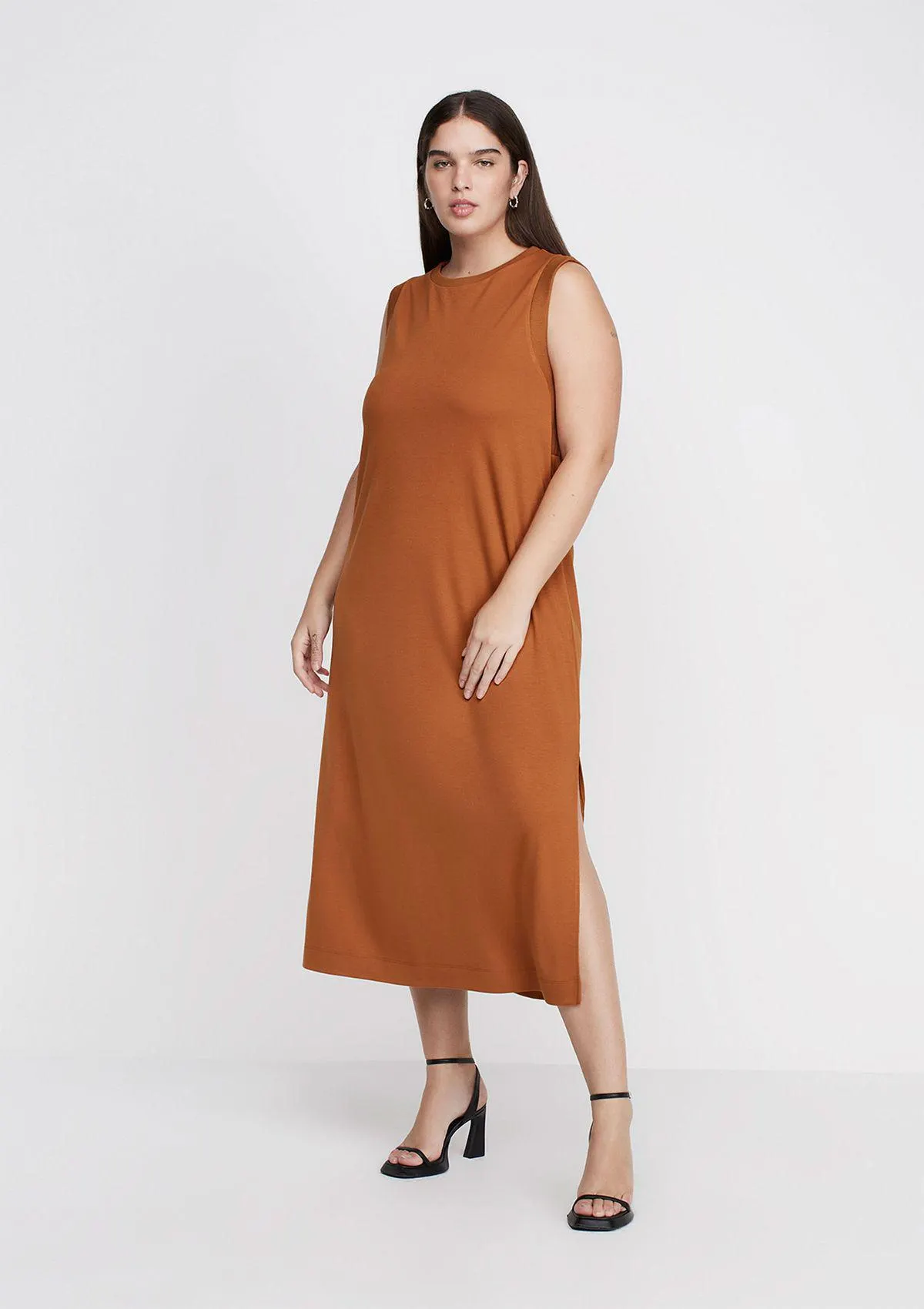 Vestido Midi Decote Redondo Com Fenda - Marrom