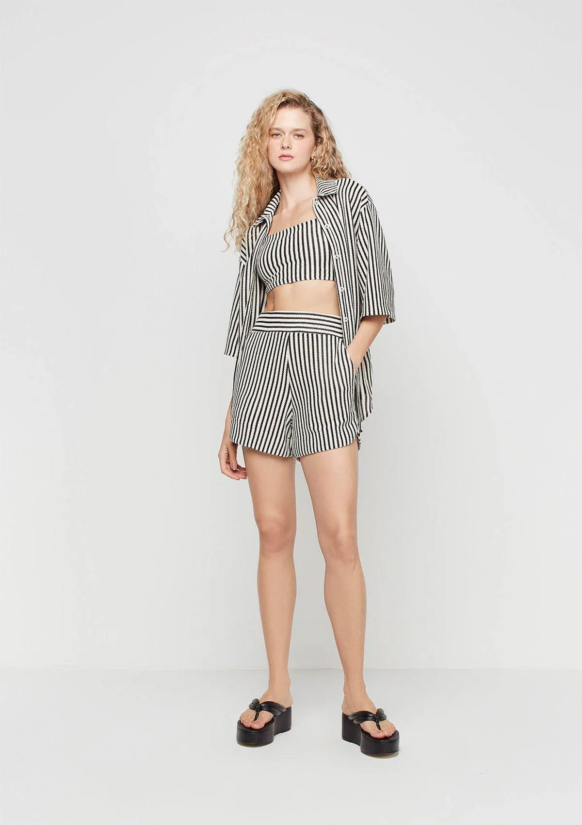 Shorts Cintura Alta Em Fio Tinto Texturizado - Preto