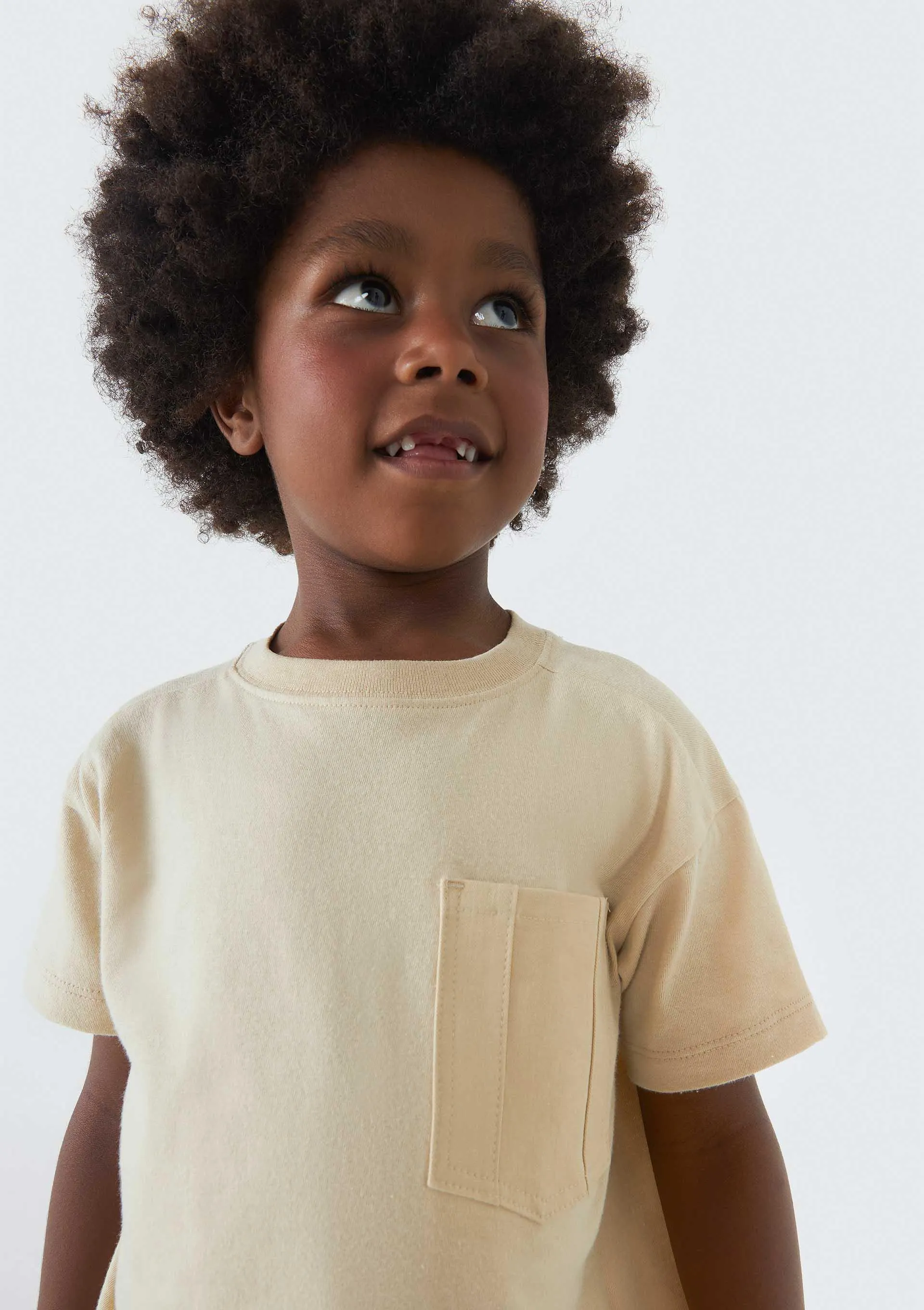 Camiseta Infantil Menino Toddler Com Estampa E Bolso - Bege