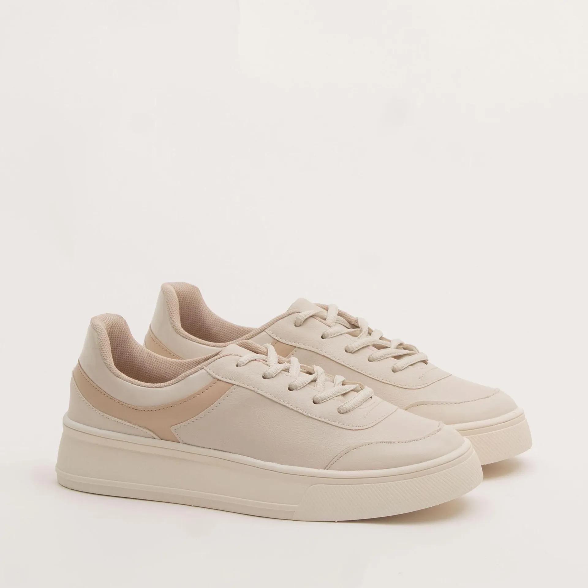 Tenis com detalhe metalizado - COTTON/MILK