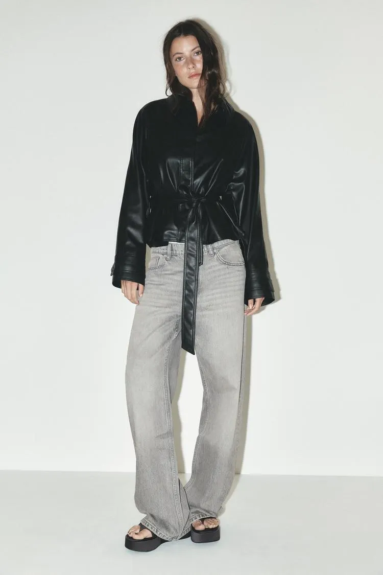 CAZADORA CINTURÓN EFECTO PIEL