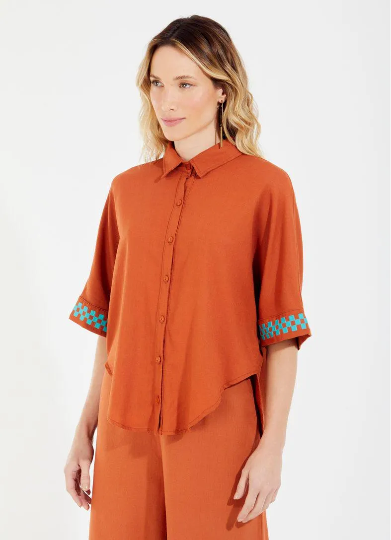 Camisa bordada linho leve marrom