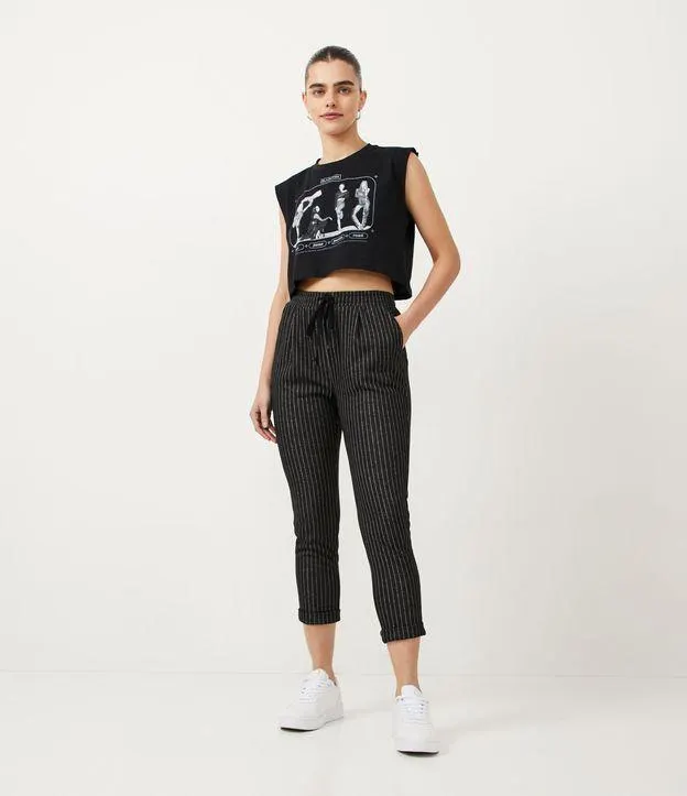 Calça Cenoura em Moletom com Risca de Giz Preto