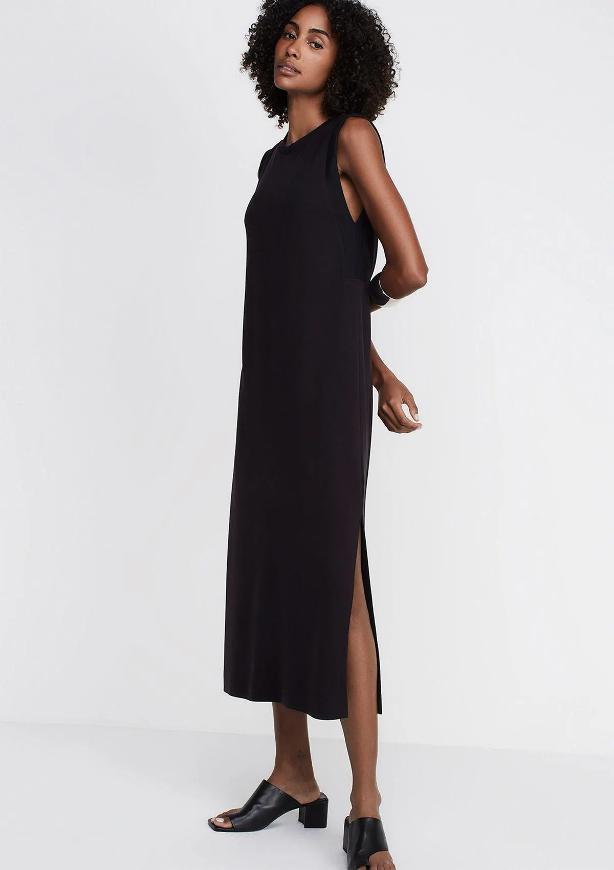 Vestido Midi Decote Redondo Com Fenda - Preto