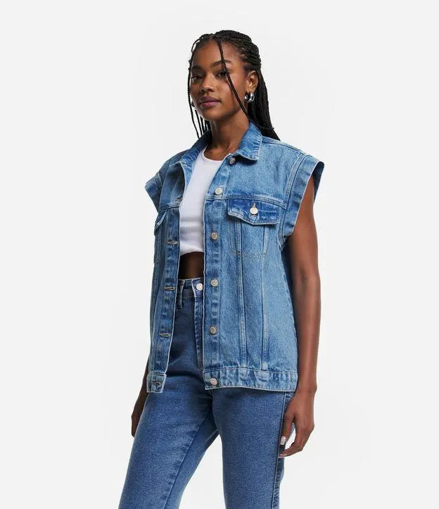 Colete Jeans com Recortes e Cava Ampla Azul