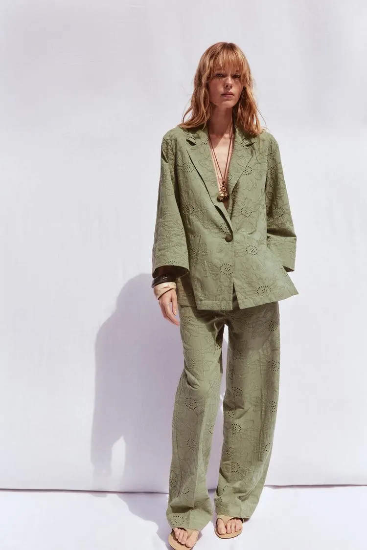 BLAZER COM BORDADOS PERFURADOS