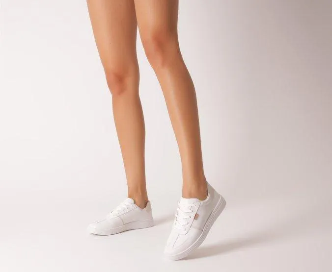 Tênis Detalhe Listra Lateral Branco E Bege