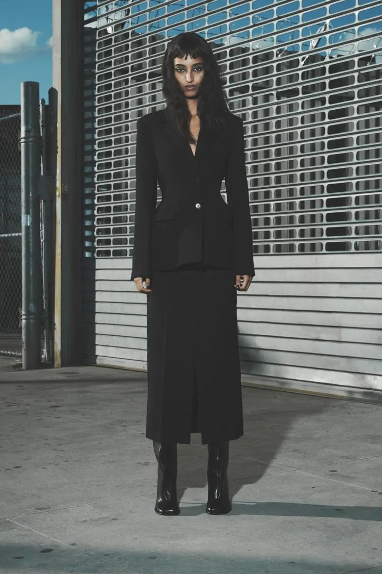 BLAZER ACINTURADO COM OMBREIRAS ZW COLLECTION