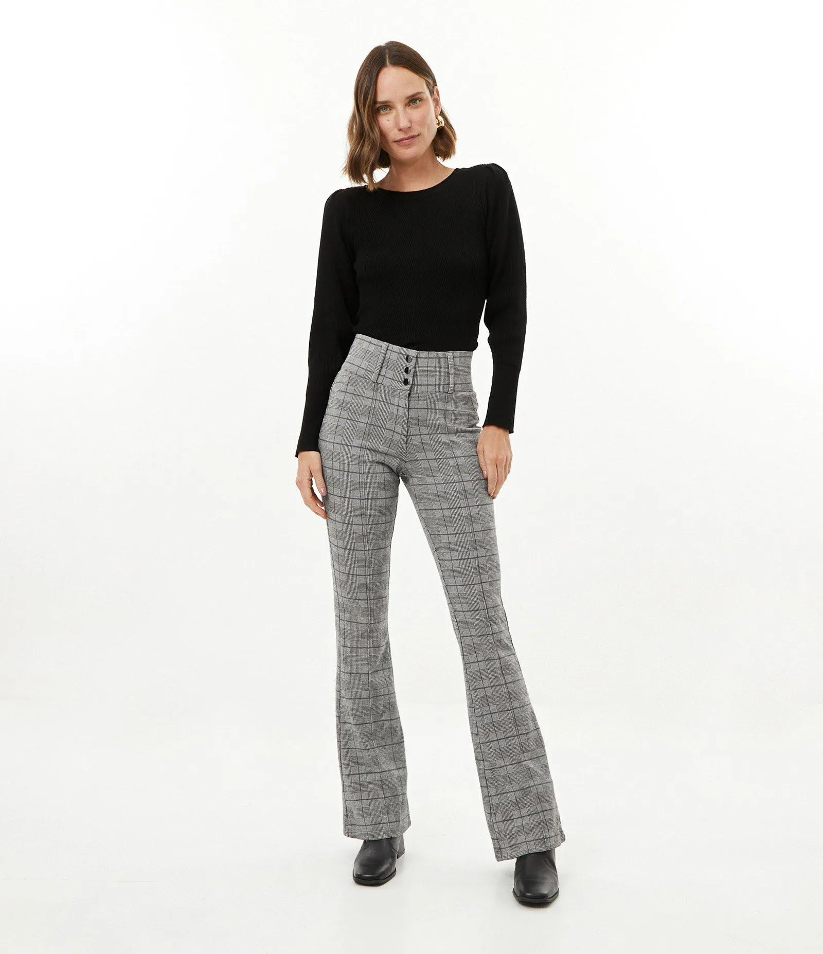 Calça Flare em Ponto Roma com Padronagem Xadrez Preto