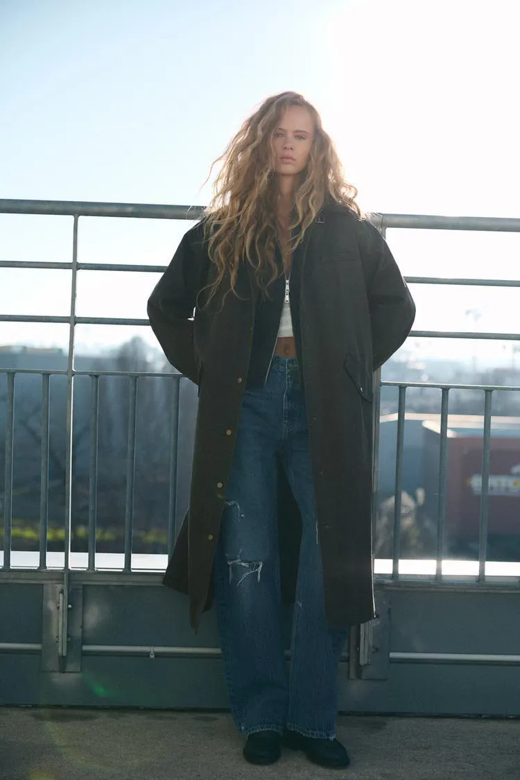 TRENCH ENCERADO CUELLO PANA