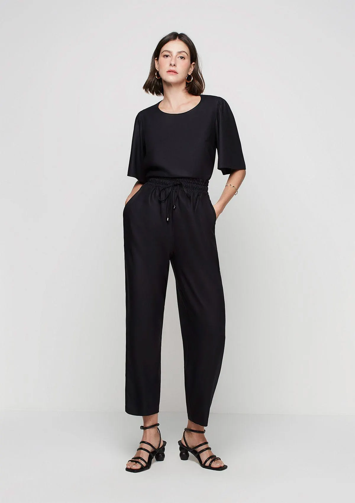 Calça Carrot Cintura Alta Em Viscose - Preto