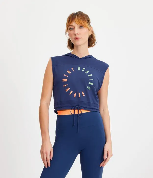 Camiseta Esportiva com Capuz e Cava Ampla Azul