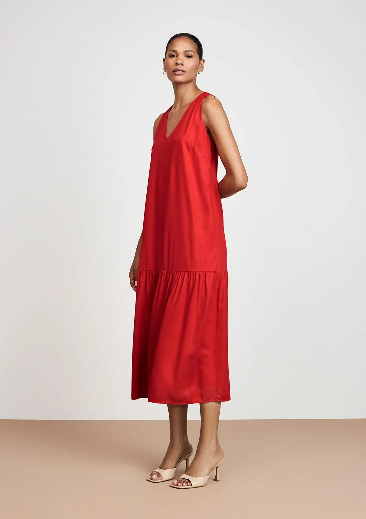 Vestido Midi Decote V Em Viscose Acetinada - Vermelho