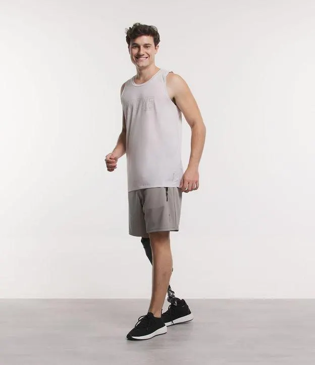 Bermuda Esportiva Texturizada com Cós Elástico e Zíper no Bolso Cinza Médio