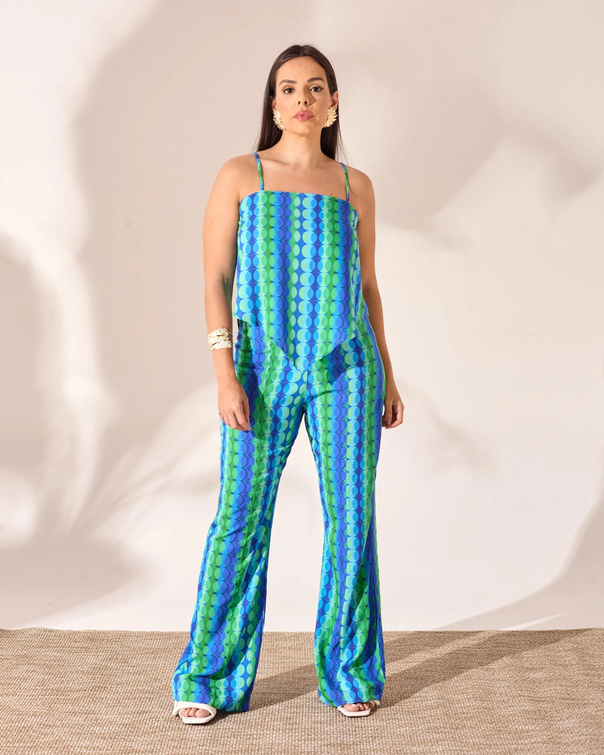 Calça flare c/recortes laterais est.poá abstrato