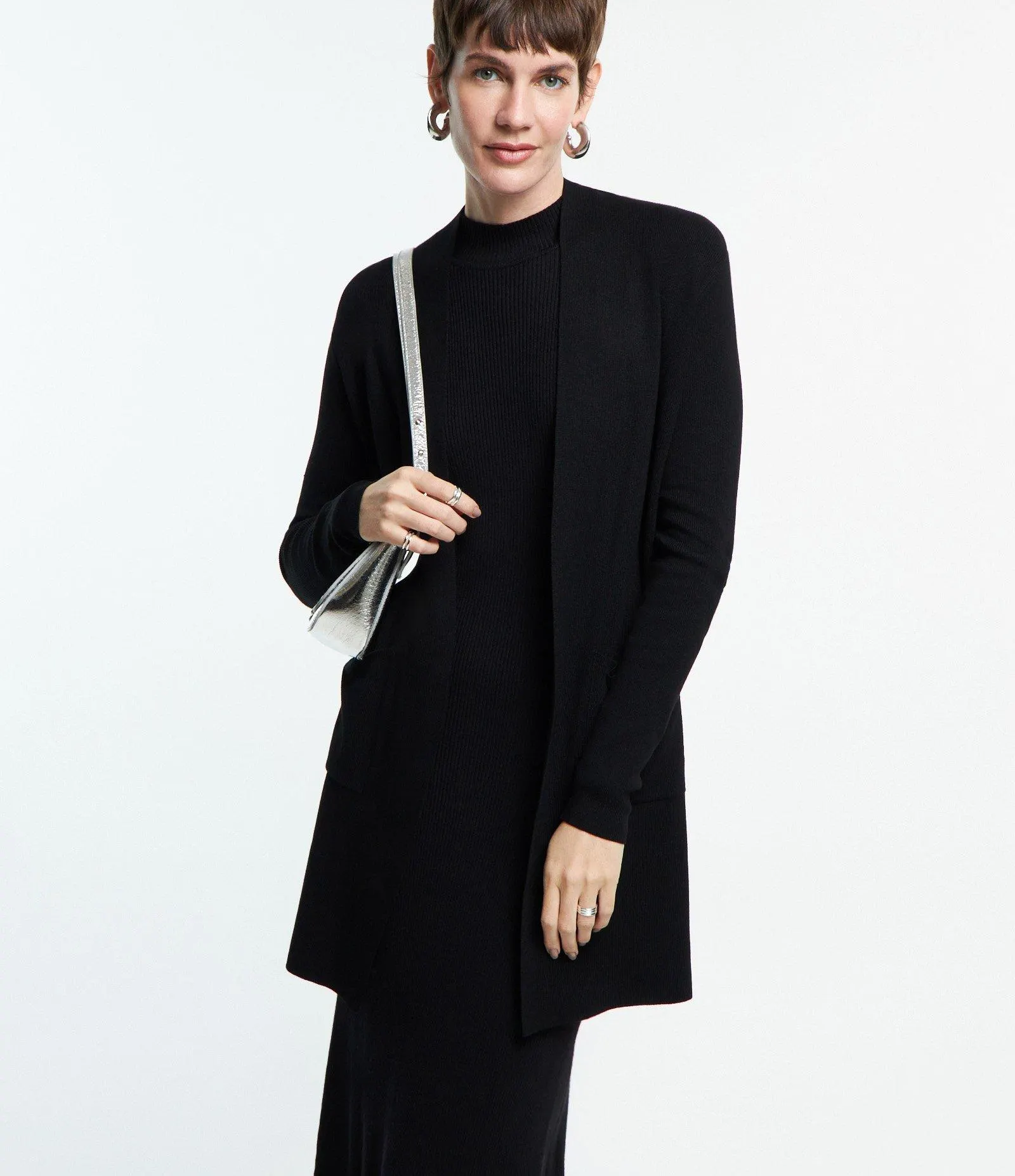 Cardigan Alongado em Tricô com Bolsos Preto