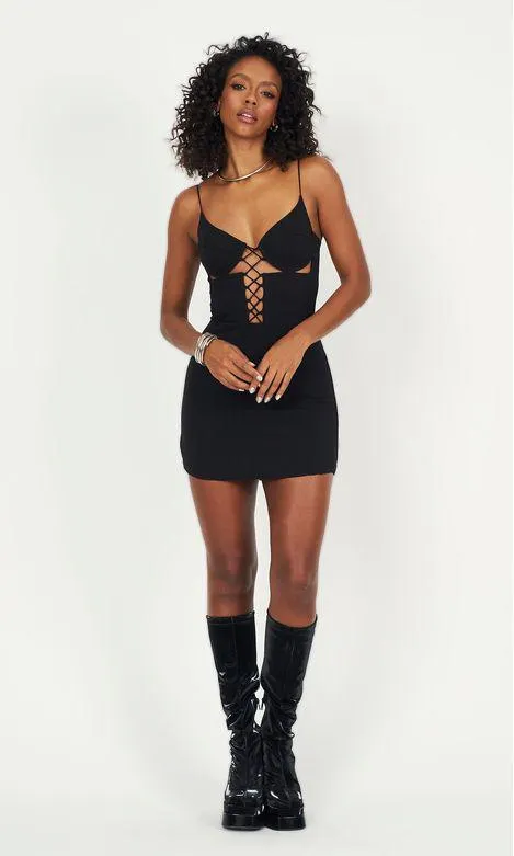 Macaquinho Malha Estruturada Corselet Macramê - Preto