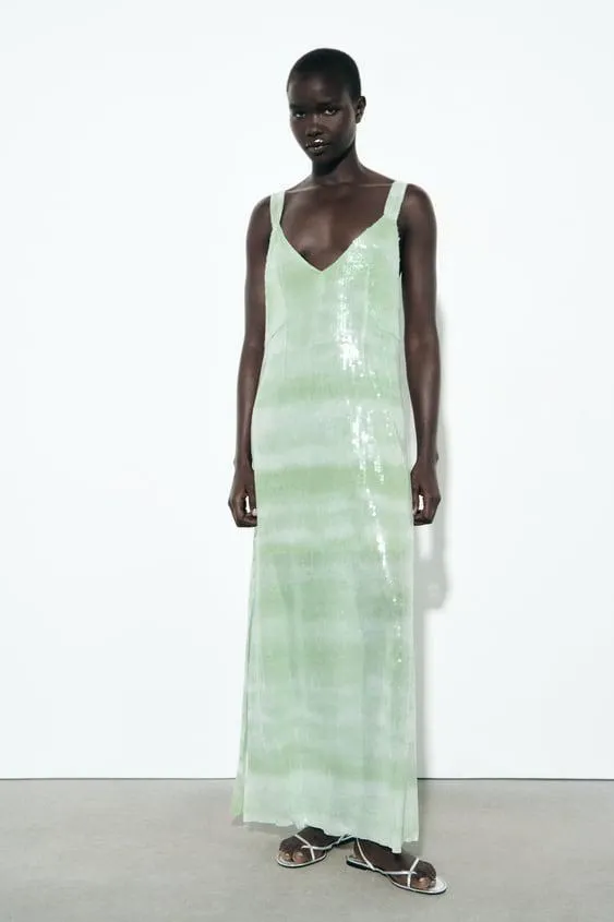 VESTIDO DE TULE COM LANTEJOULAS