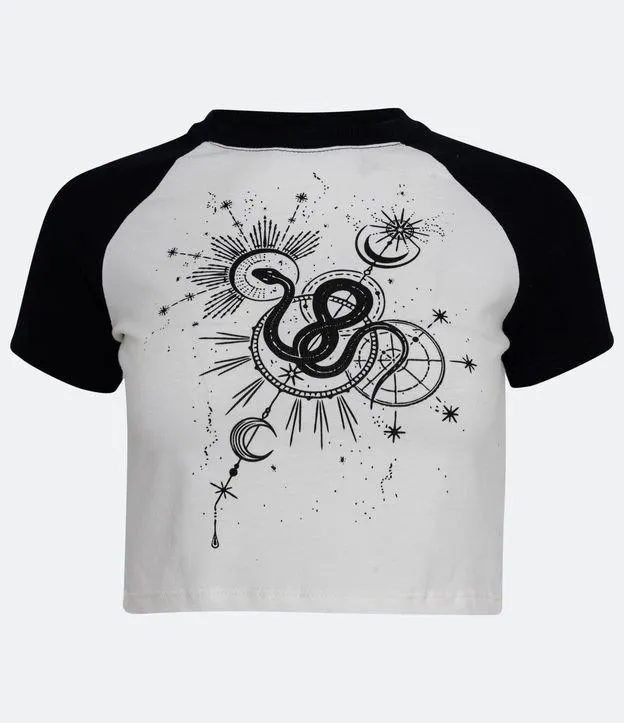 Blusa Cropped em Algodão com Manga Curta e Estampa Cobra Mística Branco Neve